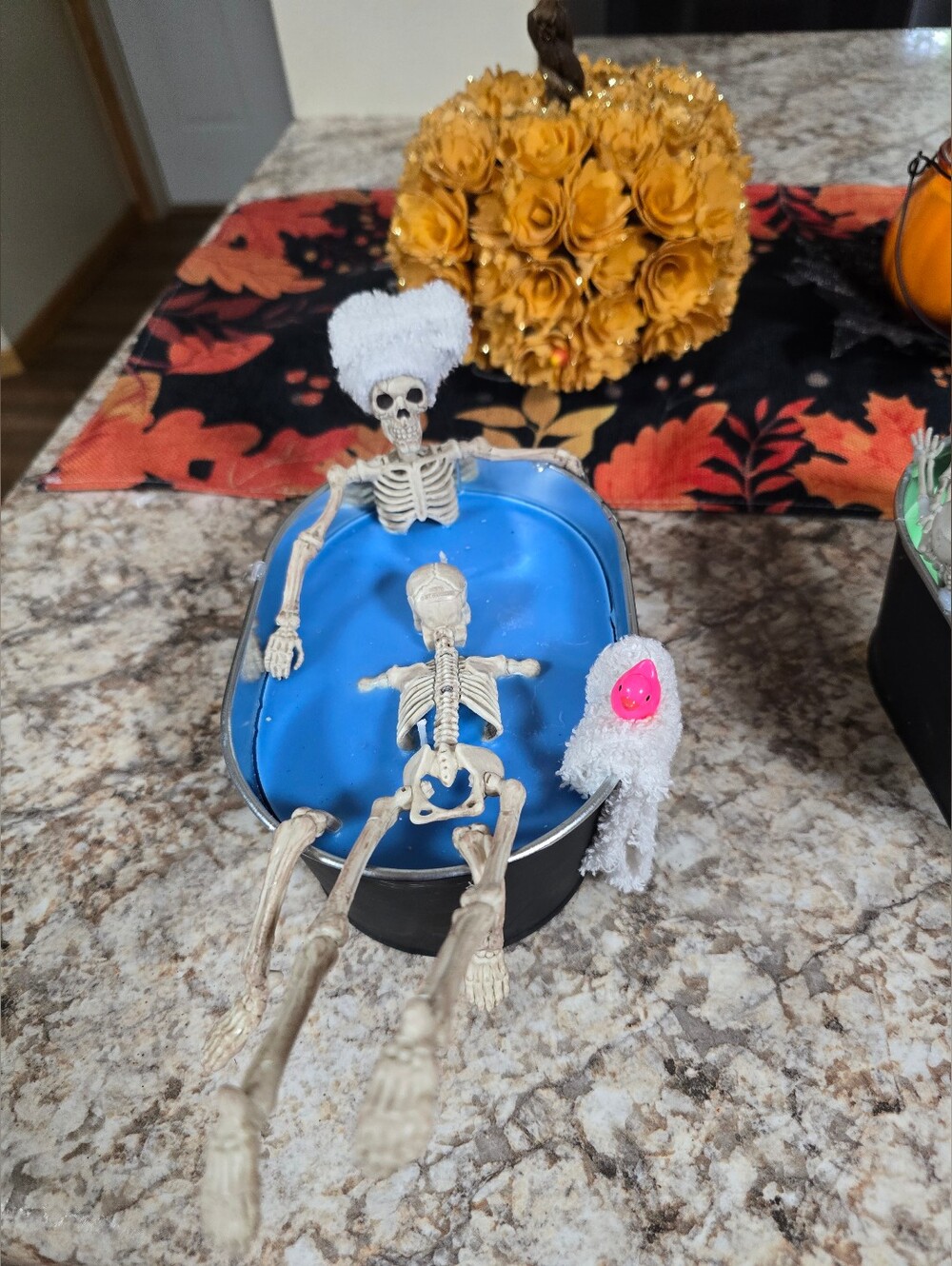 Halloween Skeleton Bath Décor in Blue and Black. Halloween decor with skeletons